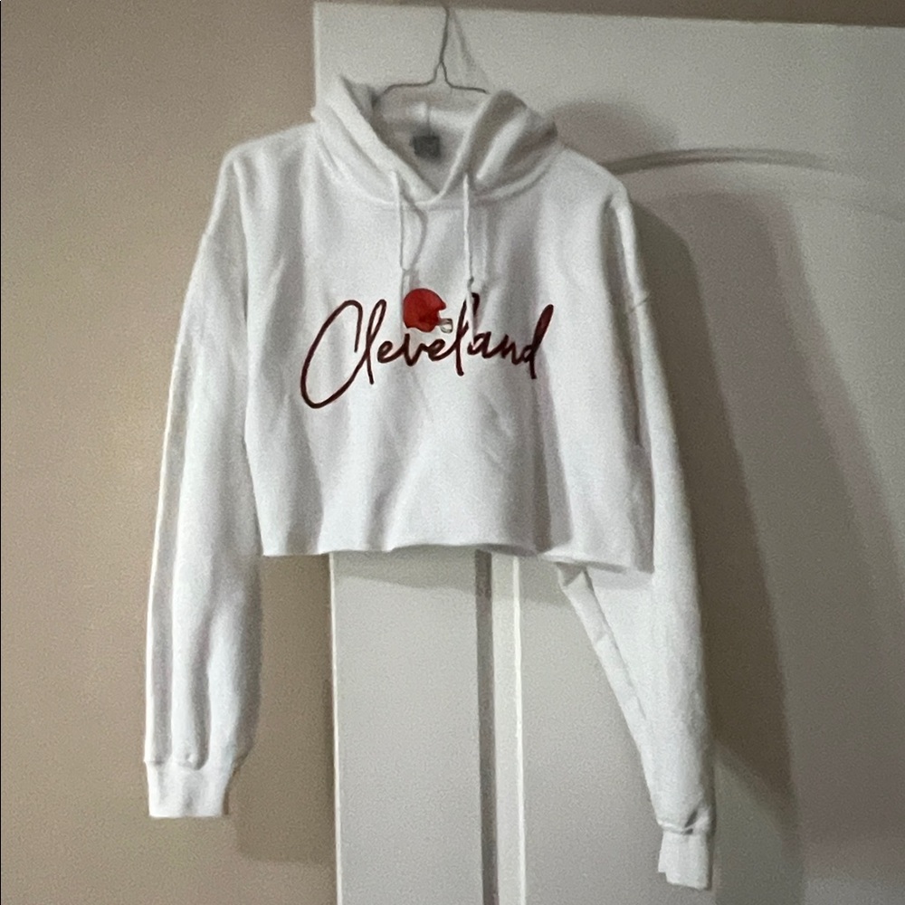 NWOT Cleveland Browns White Cropped Hoodie